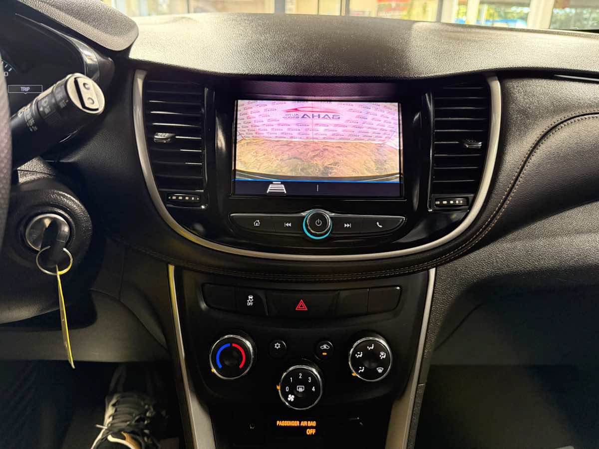 Used 2020 Chevrolet Trax LT AWD/4WD image 13