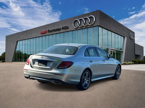 Used 2017 Mercedes-Benz E 300 4MATIC image 5