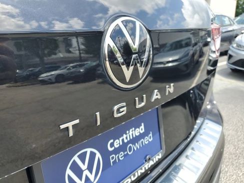 Used 2024 Volkswagen Tiguan SE w/ Panoramic Sunroof Package FWD image 8
