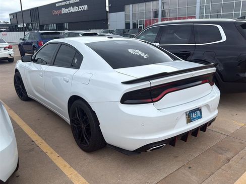 Used 2020 Dodge Charger SXT RWD image 11