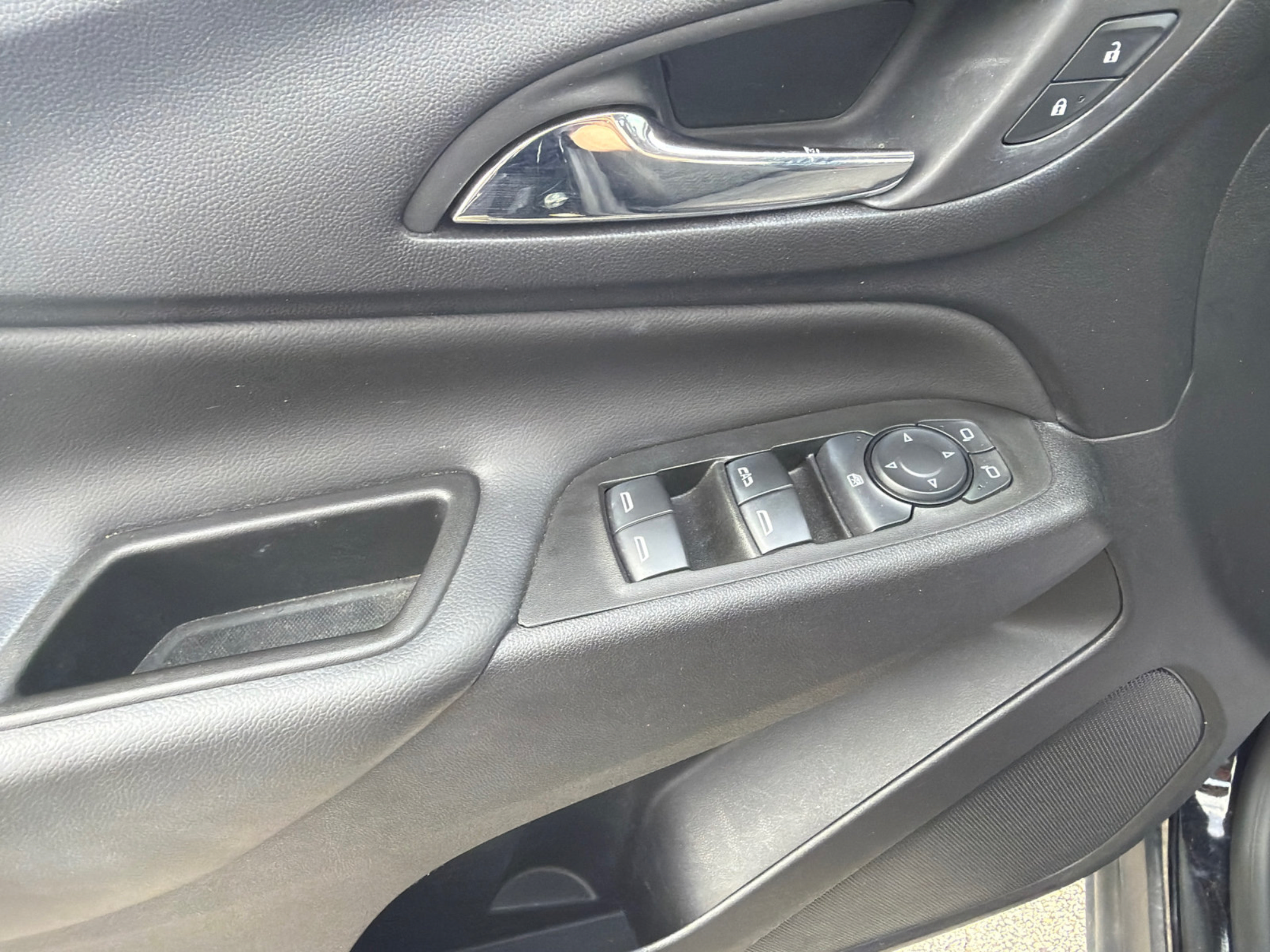 Used 2024 Chevrolet Equinox LT FWD image 16