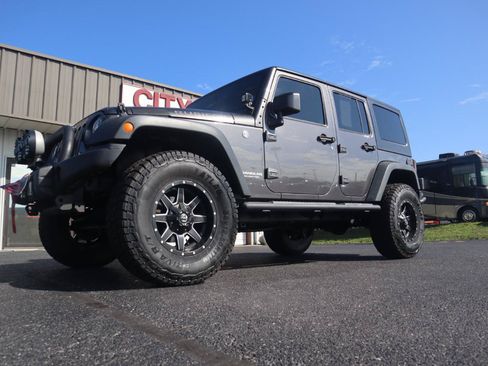 Used 2017 Jeep Wrangler Unlimited Rubicon w/ Cold Weather Group AWD/4WD image 20
