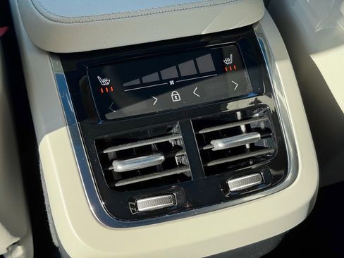 Used 2024 Volvo XC90 B6 Ultimate image 26