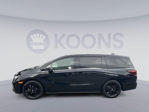 Used 2023 Honda Odyssey Sport image 2