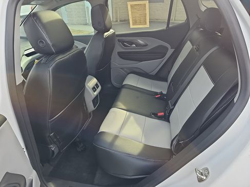 Used 2024 GMC Terrain SLT w/ Infotainment Package II image 15