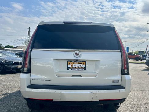 Used 2015 Cadillac Escalade Luxury image 5