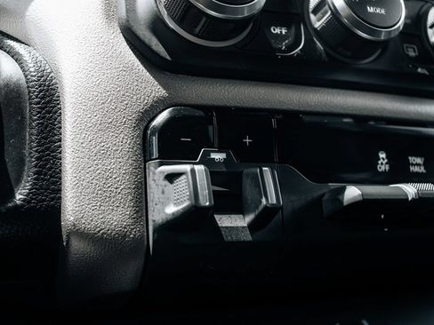 Used 2020 RAM 1500 Laramie AWD/4WD image 36