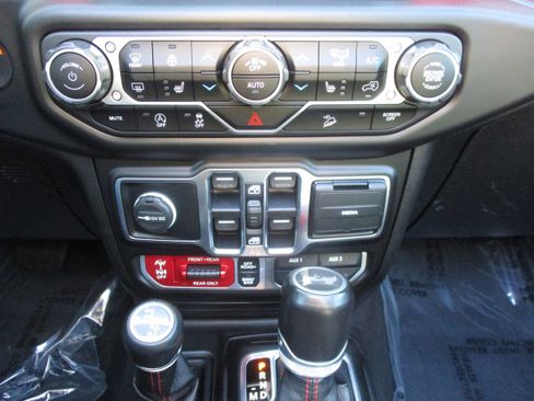 Used 2021 Jeep Wrangler Unlimited Rubicon w/ Uconnect 4C Nav & Sound Group image 31