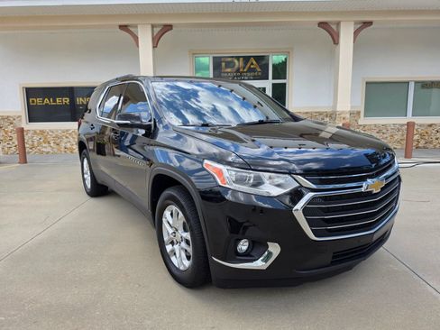 Used 2020 Chevrolet Traverse LT FWD image 1
