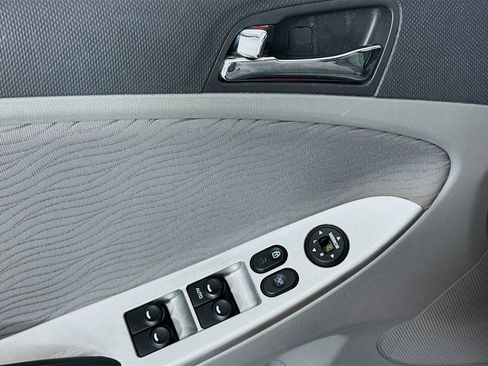 Used 2014 Hyundai Accent GLS w/ Option Group 2 image 16