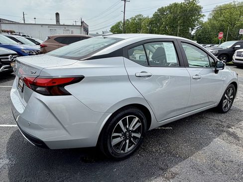 Used 2021 Nissan Versa SV FWD image 5