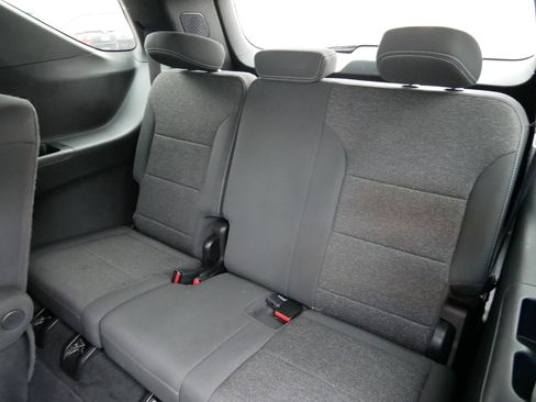 Used 2024 Chevrolet Traverse LT image 11