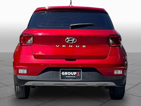 Used 2025 Hyundai Venue SE FWD image 5