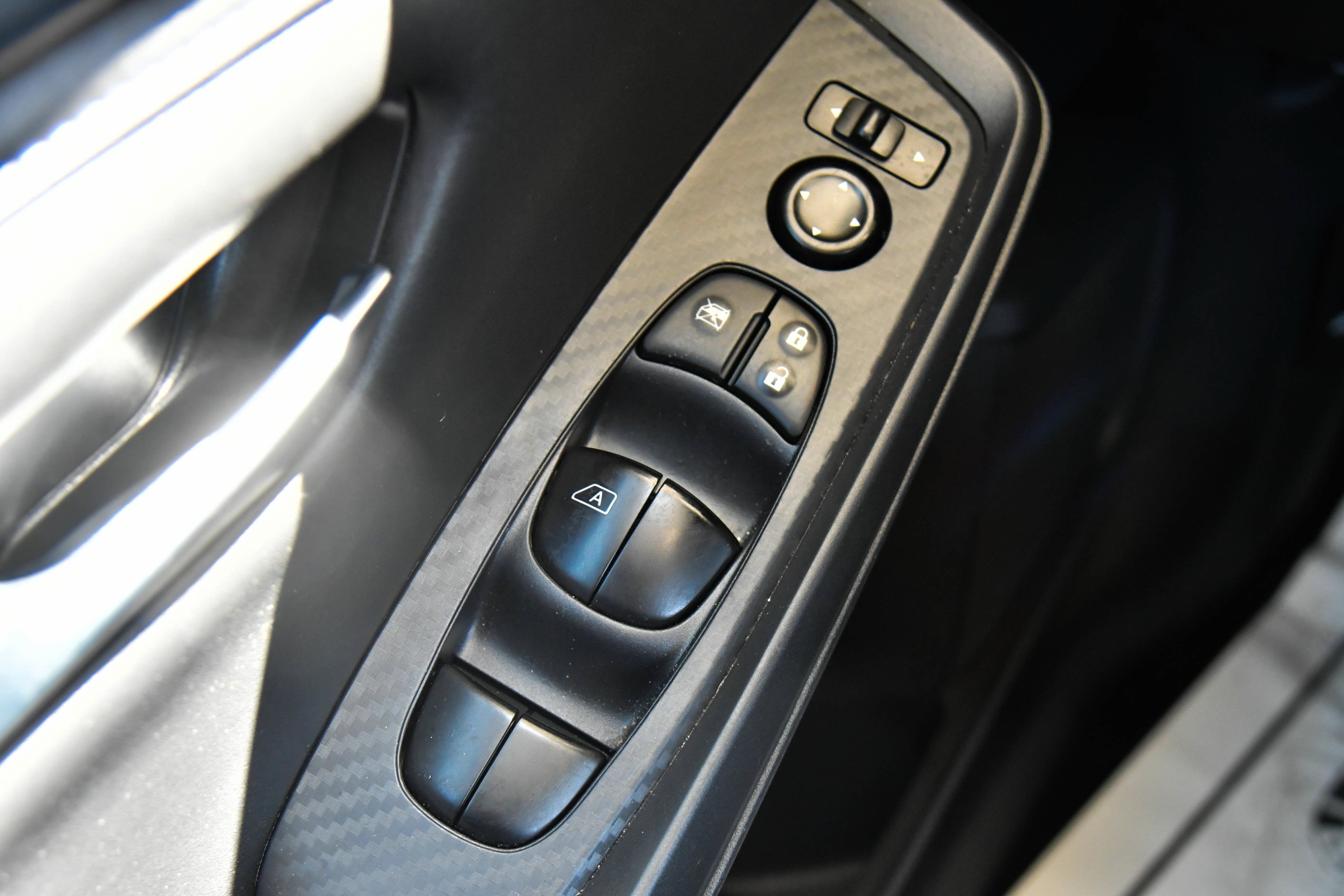 Used 2025 Nissan Sentra SV FWD image 29