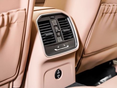 Certified 2026 Porsche Macan AWD/4WD image 25