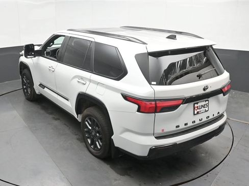 Used 2025 Toyota Sequoia Platinum AWD/4WD image 39