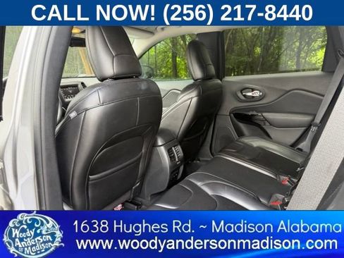 Used 2019 Jeep Cherokee Latitude Plus FWD image 9
