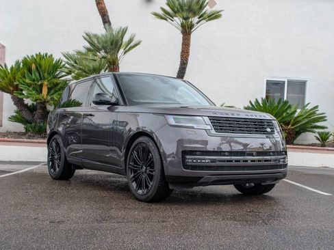 Used 2025 Land Rover Range Rover SE AWD/4WD image 3