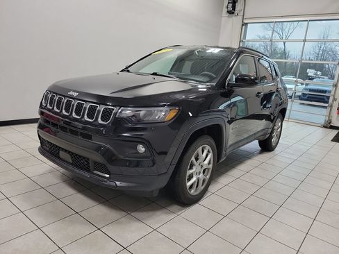 Used 2023 Jeep Compass Latitude AWD/4WD image 6