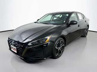 Used 2023 Nissan Altima 2.5 SR FWD video 3