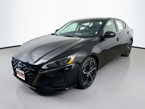 Used 2023 Nissan Altima 2.5 SR FWD image 3