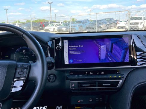 Used 2025 Toyota Camry SE w/ Multimedia Upgrade Package image 7