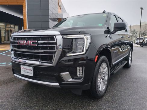 Used 2024 GMC Yukon SLT w/ SLT Luxury Package image 8