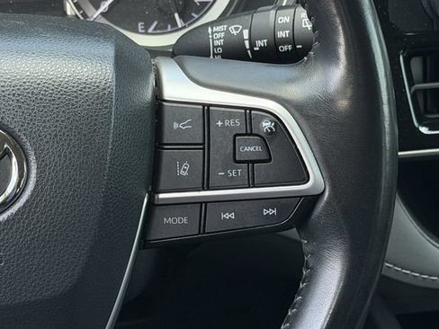 Used 2023 Toyota Highlander XLE FWD image 13
