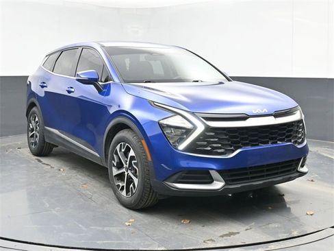 Used 2023 Kia Sportage EX image 2