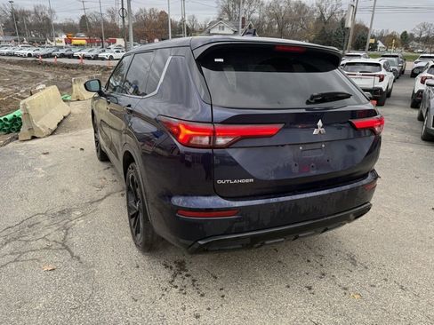 Used 2022 Mitsubishi Outlander SE image 4