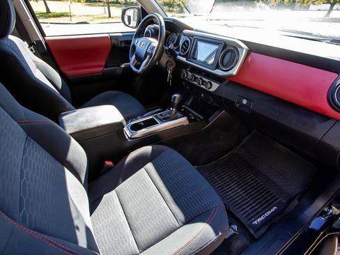 Used 2016 Toyota Tacoma SR5 image 18