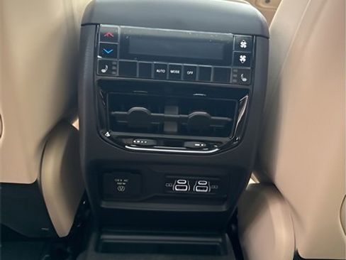 New 2025 Jeep Grand Cherokee L Limited w/ Luxury Tech Group II image 26