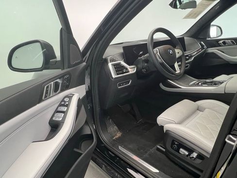 Certified 2024 BMW X7 xDrive40i w/ Premium Package image 23