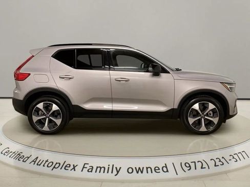 Used 2025 Volvo XC40 B5 Plus AWD/4WD image 7