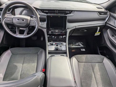 New 2025 Jeep Grand Cherokee L Altitude image 14