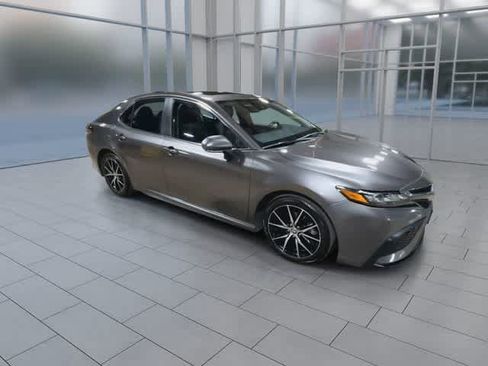 Used 2021 Toyota Camry SE w/ Cold Weather Package AWD/4WD image 2