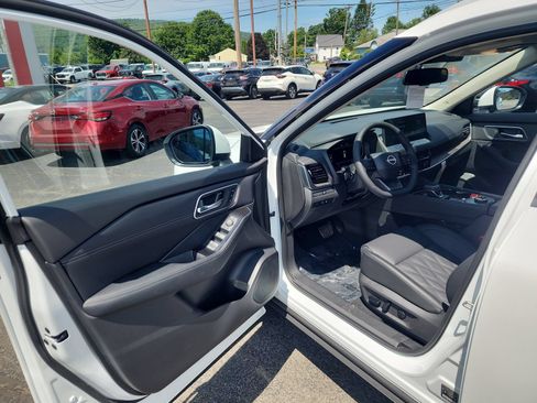 New 2026 Nissan Rogue Platinum AWD/4WD image 10