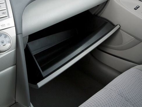 Used 2010 Toyota Camry LE image 17