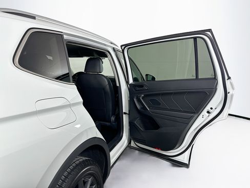 Used 2024 Volkswagen Tiguan SE image 29