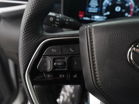 Used 2025 Toyota Tundra Platinum AWD/4WD image 32
