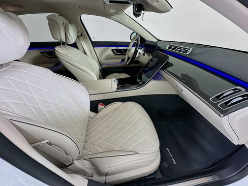 Used 2025 Mercedes-Benz S 580 4MATIC Sedan image 31