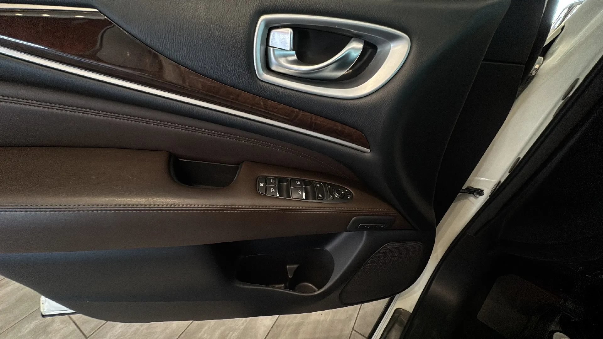 Used 2014 INFINITI QX60 FWD w/ Deluxe Touring Package image 43