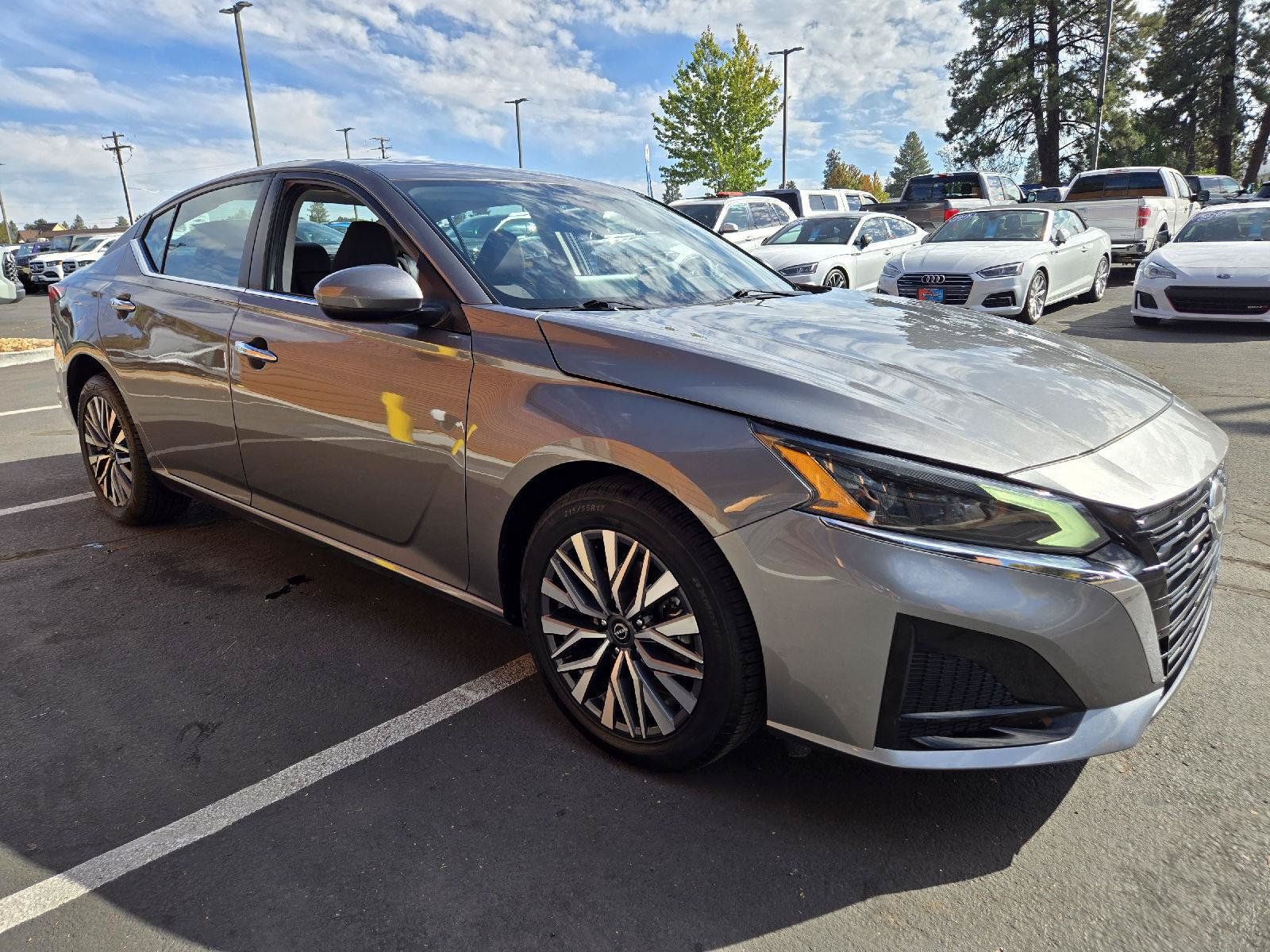 Used 2023 Nissan Altima 2.5 SV w/ SV Premium Package AWD/4WD image 7