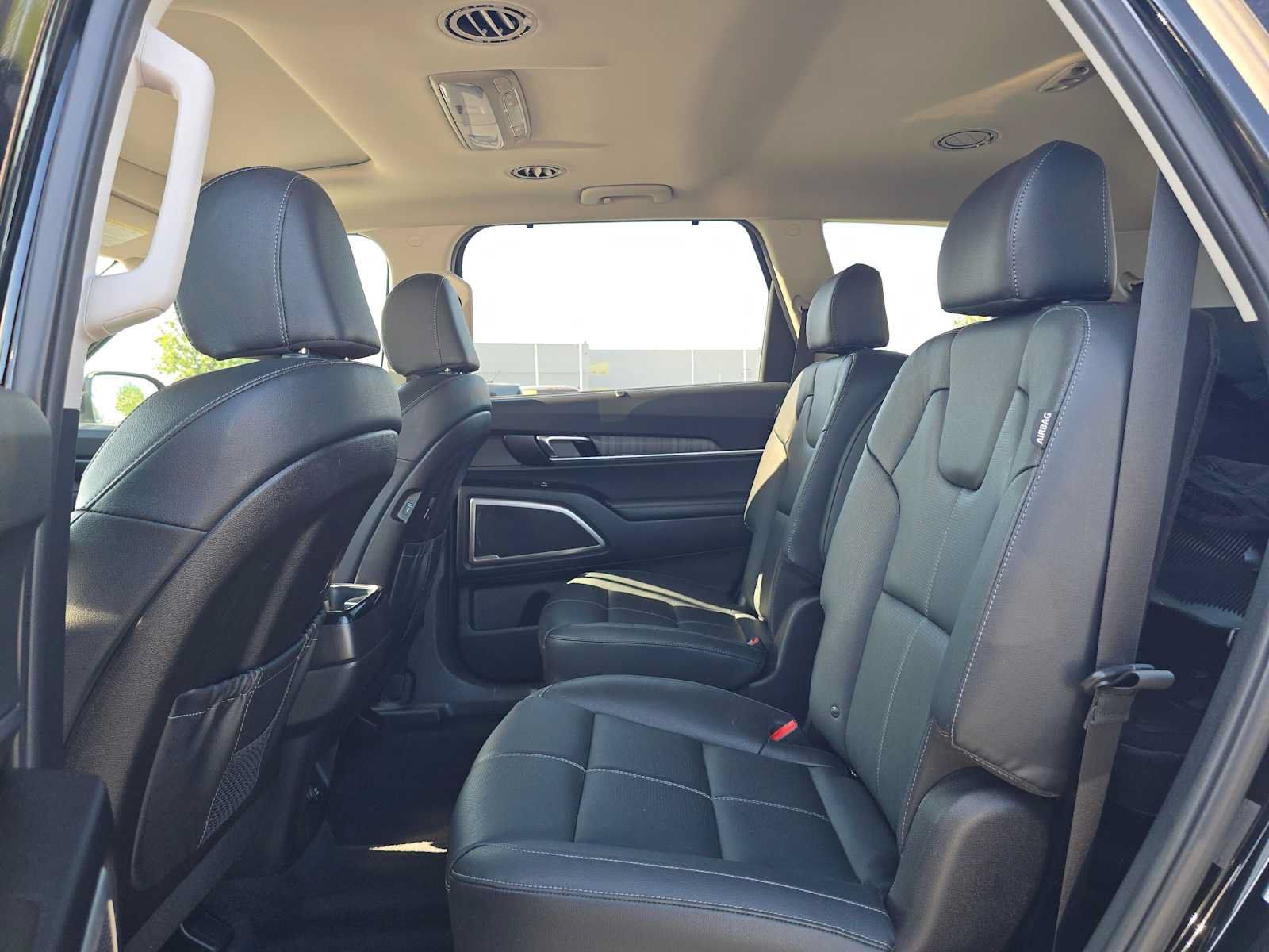 Used 2024 Kia Telluride EX w/ EX Captain's Chair Package FWD image 18
