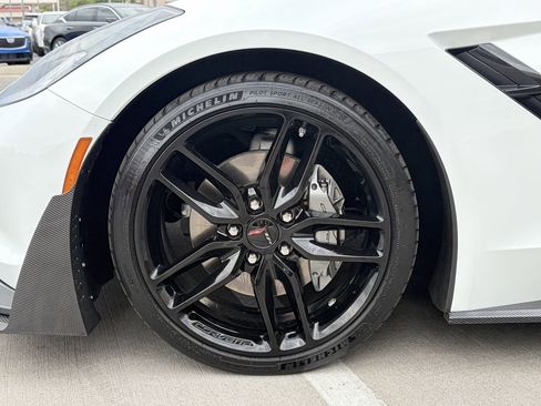 Used 2019 Chevrolet Corvette Stingray Coupe w/ Carbon Flash Badge Package RWD image 9