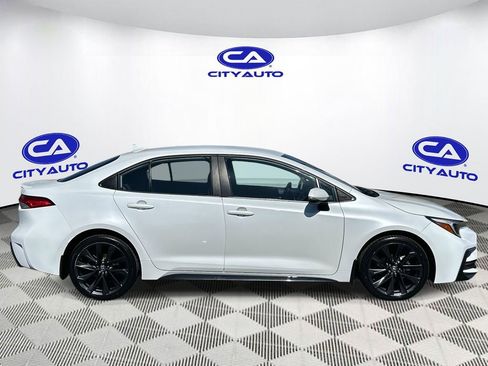 Used 2024 Toyota Corolla SE image 2