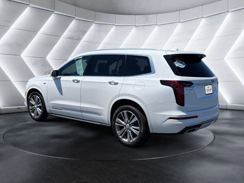 Certified 2024 Cadillac XT6 Premium Luxury FWD image 3