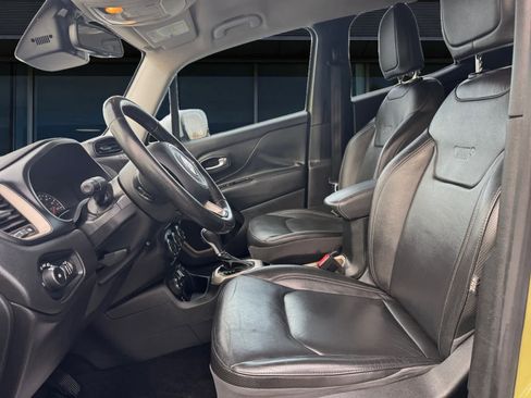 Used 2015 Jeep Renegade Limited image 2