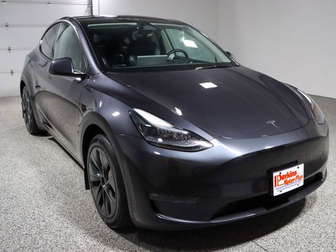 Used 2024 Tesla Model Y Long Range AWD/4WD image 5
