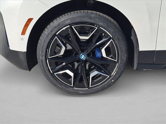 Used 2024 BMW iX xDrive50 w/ Premium Package AWD/4WD image 14